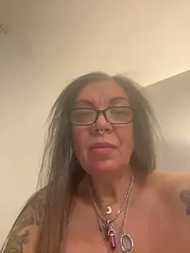 dieseldame1313 online show from December 28, 11:48 pm