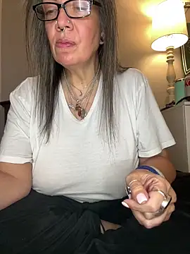 dieseldame1313 online show from January 6, 5:19 am