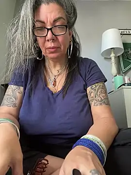 dieseldame1313 online show from January 10, 6:38 pm