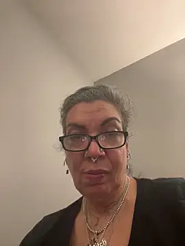 dieseldame1313 online show from January 13, 3:12 am