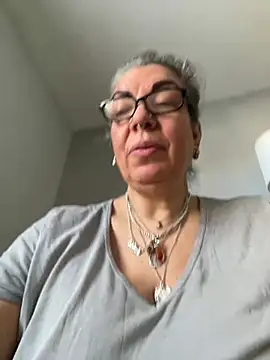 dieseldame1313 online show from January 18, 9:02 pm