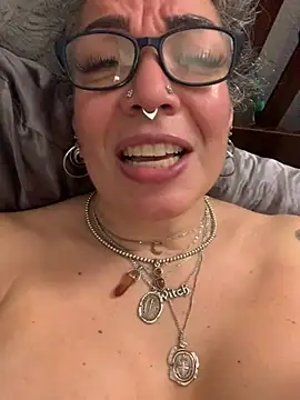 dieseldame1313 online show from February 5, 5:30 am