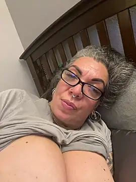 dieseldame1313 online show from February 12, 8:27 am