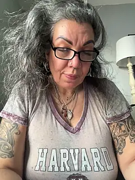 dieseldame1313 online show from February 12, 10:26 pm