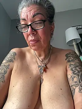 dieseldame1313 online show from February 18, 7:09 pm