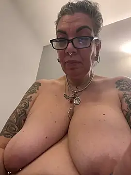 dieseldame1313 online show from February 26, 2:15 am