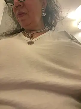 dieseldame1313 online show from March 13, 1:43 am