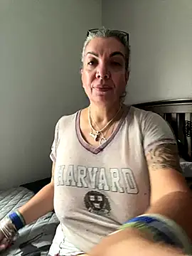 dieseldame1313 online show from October 5, 9:45 pm