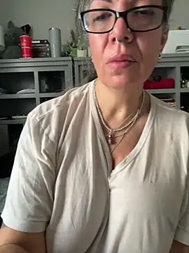 dieseldame1313 online show from February 6, 4:10 pm