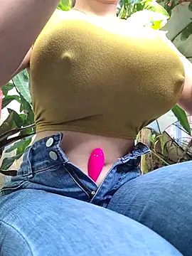 Snapshot of Kiki-vivi chatting on September 20, 1:06 am Kiki-vivi online show from September 20, 1:06 am