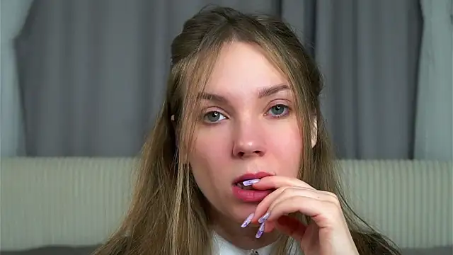 Snapshot of KarriBrownd chatting on November 17, 1:11 am KarriBrownd online show from November 17, 1:11 am