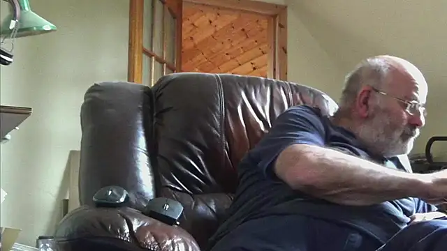 janzer13 online show from October 17, 1:14 pm