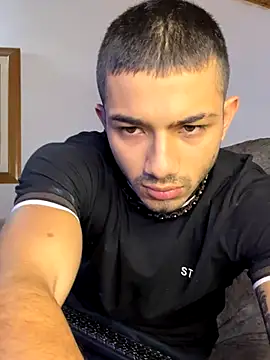 Snapshot of ArturoCardona_ chatting on October 17, 10:40 am ArturoCardona online show from October 17, 10:40 am