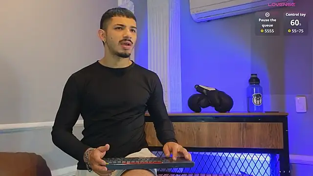 Snapshot of ArturoCardona_ chatting on December 15, 11:58 am ArturoCardona online show from December 15, 11:58 am