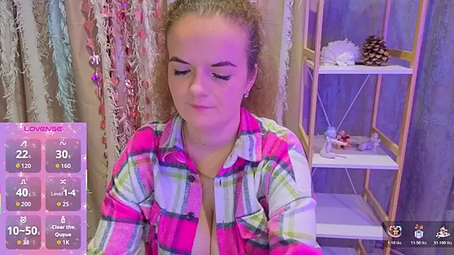 Snapshot of Luisa_Rosee chatting on October 17, 7:38 pm Luisa Rosee online show from October 17, 7:38 pm