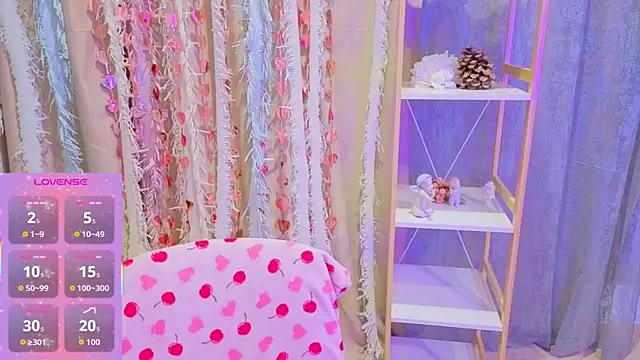 Snapshot of Luisa_Rosee chatting on October 23, 6:28 pm Luisa Rosee online show from October 23, 6:28 pm