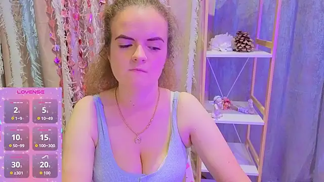 Snapshot of Luisa_Rosee chatting on October 28, 7:38 pm Luisa Rosee online show from October 28, 7:38 pm