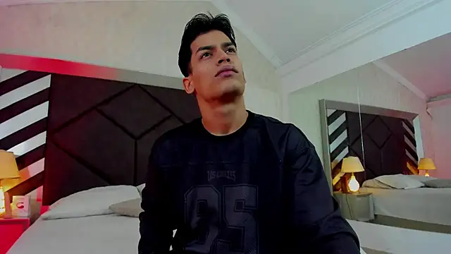 Snapshot of AngeloRogerss chatting on September 13, 1:00 pm AngeloRogerss online show from September 13, 1:00 pm