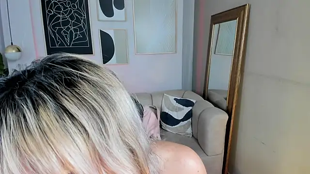 Snapshot of marie_bass chatting on February 12, 12:11 pm marie bass online show from February 12, 12:11 pm