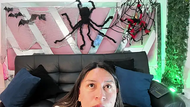 BellaRoux1 online show from October 6, 12:13 pm