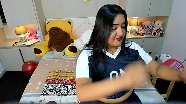 LilyWhitney online show from March 27, 4:07 am