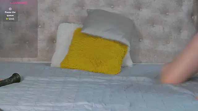 Leah Brooks online show from November 21, 4:55 am