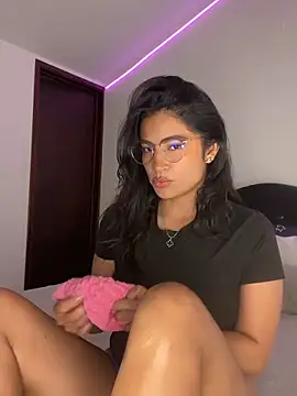 MiaAlarie online show from February 13, 8:10 am