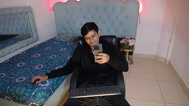 Charlie Cock  online show from September 28, 4:29 am