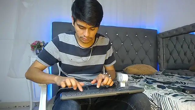 Charlie Cock  online show from September 30, 4:50 am