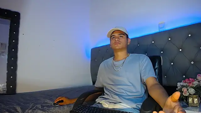 Charlie Cock  online show from November 25, 4:01 am