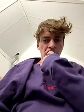 Snapshot of hottest23 chatting on December 2, 2:01 pm hottest23 online show from December 2, 2:01 pm