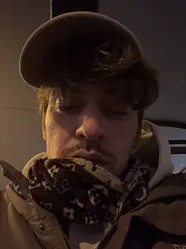 Snapshot of hottest23 chatting on December 13, 10:48 pm hottest23 online show from December 13, 10:48 pm