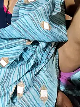 Snapshot of POOJACOUPLE chatting on January 16, 9:24 am POOJACOUPLE online show from January 16, 9:24 am