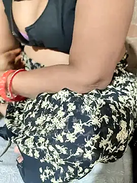 Snapshot of POOJACOUPLE chatting on January 18, 8:40 am POOJACOUPLE online show from January 18, 8:40 am