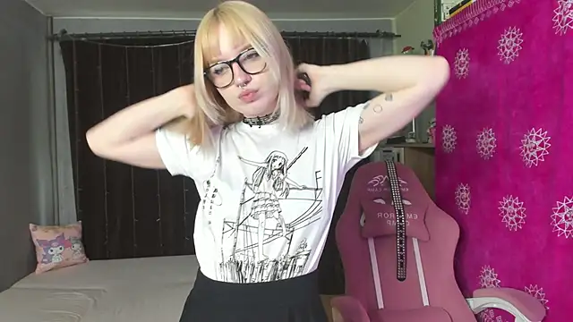 Snapshot of godlikegirlyy chatting on September 16, 11:55 am godlikegirlyy online show from September 16, 11:55 am