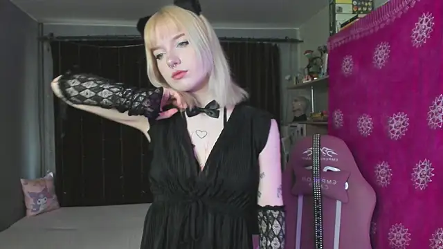 Snapshot of godlikegirlyy chatting on September 20, 12:28 pm godlikegirlyy online show from September 20, 12:28 pm