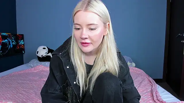 Lillie Berry online show from June 4, 4:18 am