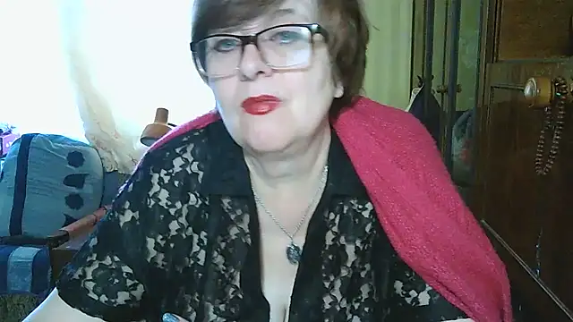 Snapshot of VeronicaGold511 chatting on October 12, 7:29 am VeronicaGold511 online show from October 12, 7:29 am