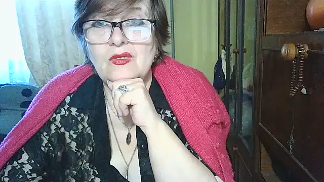 Snapshot of VeronicaGold511 chatting on October 19, 6:47 am VeronicaGold511 online show from October 19, 6:47 am