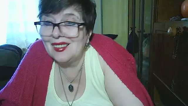 Snapshot of VeronicaGold511 chatting on November 2, 8:28 am VeronicaGold511 online show from November 2, 8:28 am