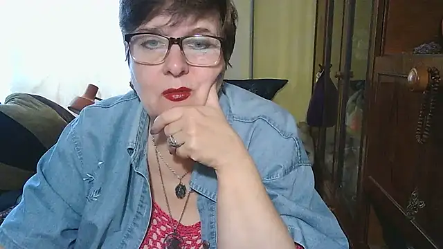 Snapshot of VeronicaGold511 chatting on November 3, 9:10 am VeronicaGold511 online show from November 3, 9:10 am