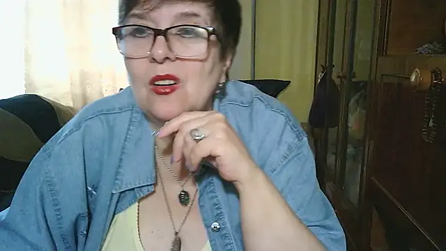 Snapshot of VeronicaGold511 chatting on November 4, 8:24 am VeronicaGold511 online show from November 4, 8:24 am