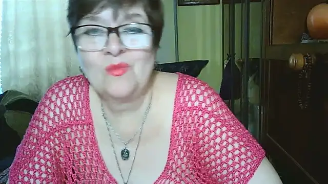 Snapshot of VeronicaGold511 chatting on November 8, 8:47 am VeronicaGold511 online show from November 8, 8:47 am