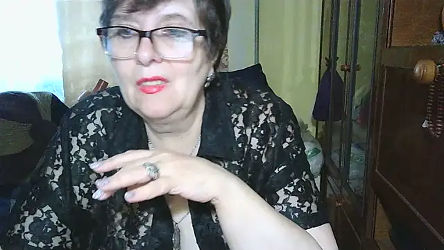 Snapshot of VeronicaGold511 chatting on November 28, 8:17 am VeronicaGold511 online show from November 28, 8:17 am