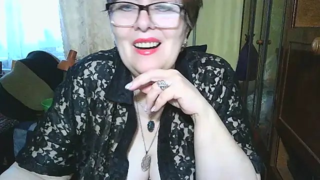 Snapshot of VeronicaGold511 chatting on November 30, 8:18 am VeronicaGold511 online show from November 30, 8:18 am