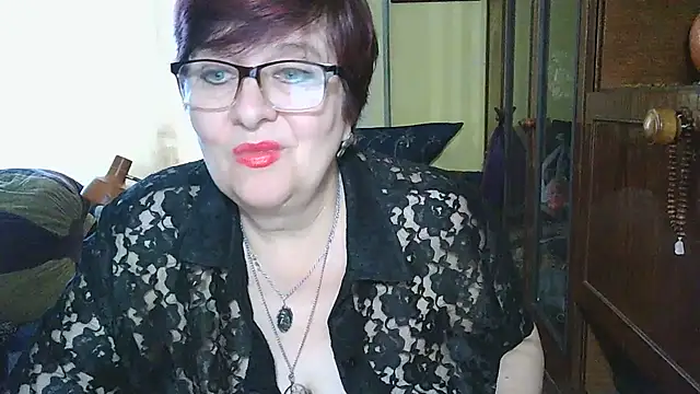 Snapshot of VeronicaGold511 chatting on December 15, 8:51 am VeronicaGold511 online show from December 15, 8:51 am