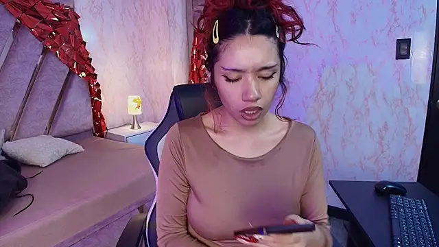 Snapshot of redd_pandaa chatting on February 18, 3:13 am redd pandaa online show from February 18, 3:13 am