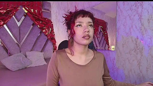 Snapshot of redd_pandaa chatting on March 12, 2:39 am redd pandaa online show from March 12, 2:39 am