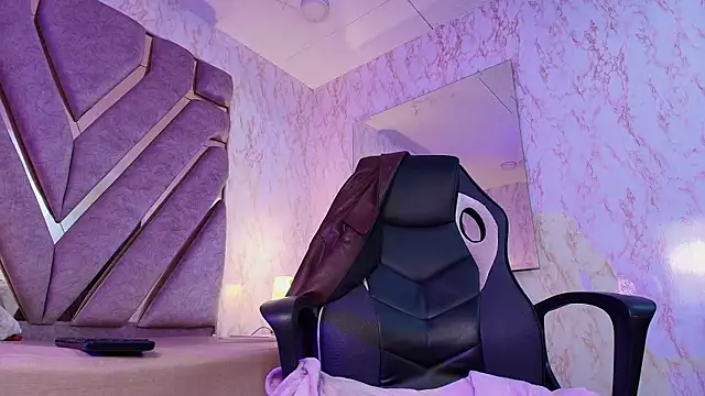 Snapshot of redd_pandaa chatting on March 27, 8:26 am redd pandaa online show from March 27, 8:26 am