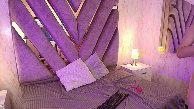 Snapshot of redd_pandaa chatting on March 28, 4:17 pm redd pandaa online show from March 28, 4:17 pm